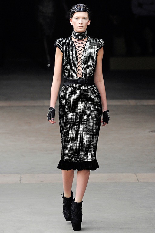 Wearable Trends: Alexander McQueen RTW Fall 2011, Paris Fashion Week